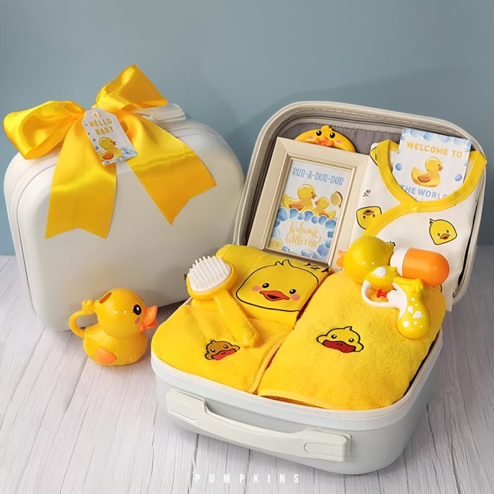 Adorable Duck-themed Gift Set for Newborns - 14-in-1 Collection of Rompers, Water Toys, and More in a Cute Suitcase for Boys and Girls